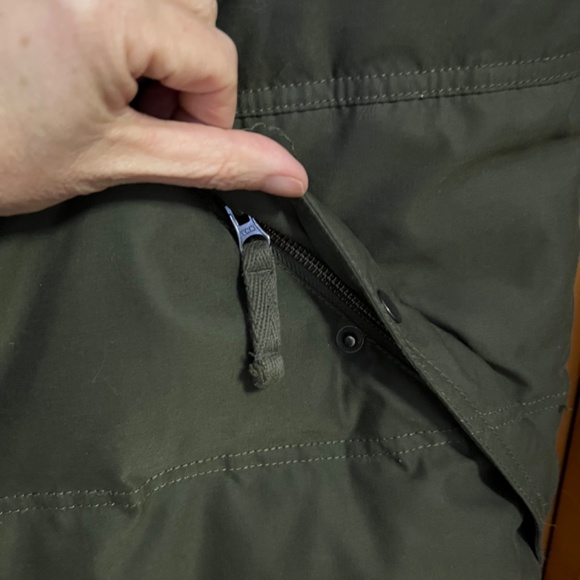 Eddie Bauer Men’s 2XL 650 down vest. Full zip.Olive green with zippered pockets. - Picture 3 of 10